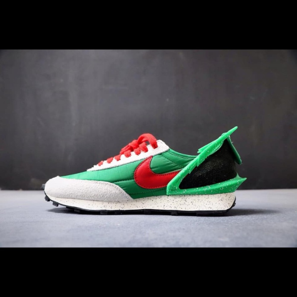 Nike DAYBREAK UNDERCOVER green and red